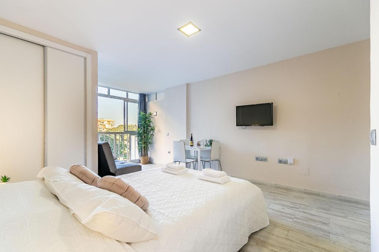 Sun Coast Benalmadena -- Superb Studio With 4 Pools, Gardens & Breakfast Zewnętrze zdjęcie